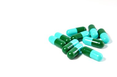 ilaç kapsül üzerinde beyaz backgrround
