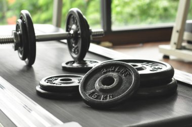 dumbbell ve halter salonunda katta