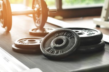 dumbbell ve halter salonunda katta