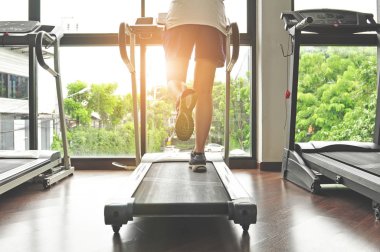 Koşu bandında koşmak