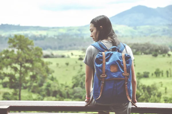 kadın seyahat etmek seyir dağ