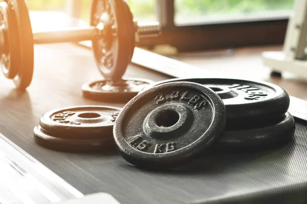 dumbbell ve halter salonunda katta