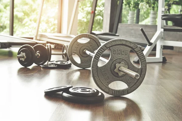 dumbbell ve halter salonunda katta