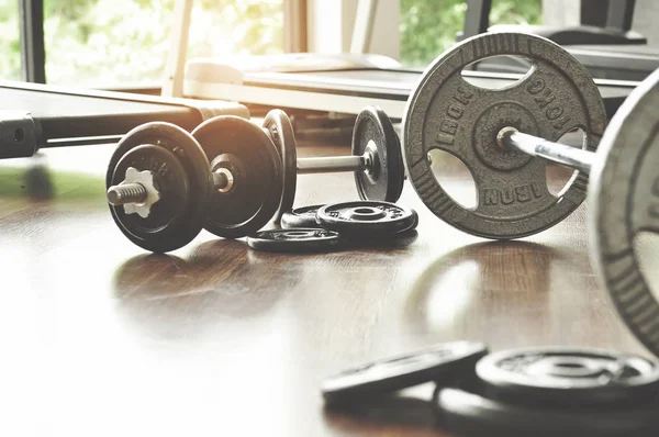 dumbbell ve halter salonunda katta