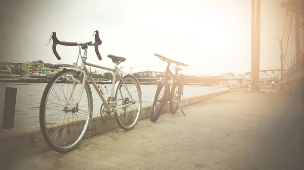 Bicicletas Viagem Perto Rio Bangkok Tailândia — Fotografia de Stock