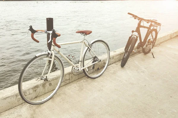 Bicicletas Viagem Perto Rio Bangkok Tailândia — Fotografia de Stock