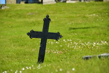 eski kilise mezarlığına mezarda