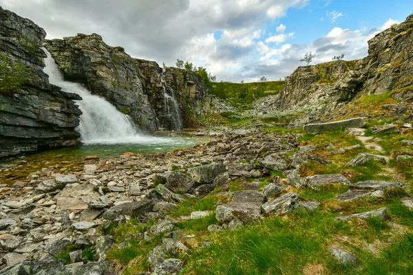 Storulfossen vodopád v Mysuseter Norsko — Stock fotografie