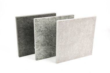 beyaz arka plan üzerinde akustik tahta malzemeleri