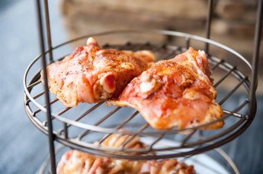 Tandırda fırında patates ile Tavuk uyluk