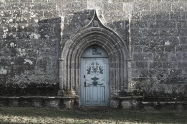Brittany fotoğraflandı bir Kelt şapel kapısı.