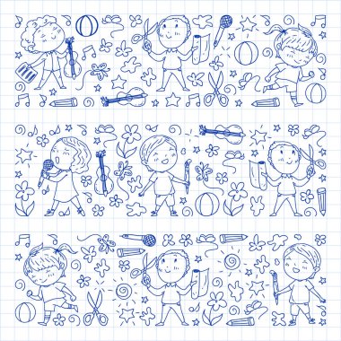 yaratıcı çocuklar dans, şarkı, futbol oynarken, gitar çalmak, keman çalmak, kağıttan model yapmak. Kareli not defterine tek renkli kalem çizimi .