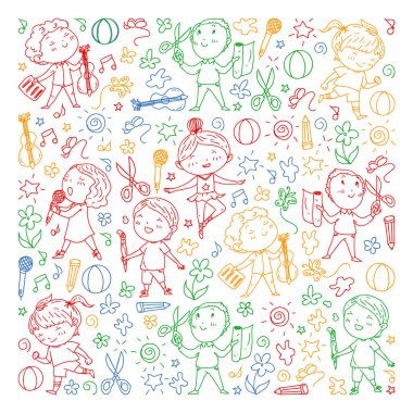 yaratıcı çocuklar dans, şarkı, futbol oynarken, gitar çalmak, keman çalmak, kağıttan model yapmak. Beyaz tahta üzerinde renkli çizim.