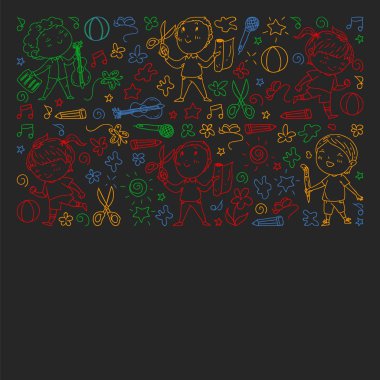 yaratıcı çocuklar dans, şarkı, futbol oynarken, gitar çalmak, keman çalmak, kağıttan model yapmak. kara tahta üzerinde renkli tebeşir çizim.