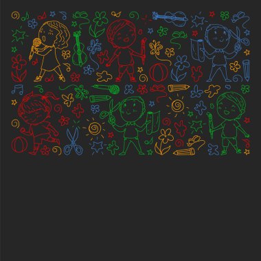 yaratıcı çocuklar dans, şarkı, futbol oynarken, gitar çalmak, keman çalmak, kağıttan model yapmak. kara tahta üzerinde renkli tebeşir çizim.