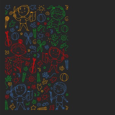 yaratıcı çocuklar dans, şarkı, futbol oynarken, gitar çalmak, keman çalmak, kağıttan model yapmak. kara tahta üzerinde renkli tebeşir çizim.