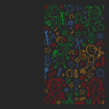 yaratıcı çocuklar dans, şarkı, futbol oynarken, gitar çalmak, keman çalmak, kağıttan model yapmak. kara tahta üzerinde renkli tebeşir çizim.