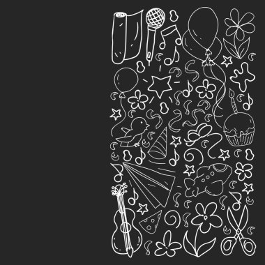 Doğum günü tema tasarımı ile sevimli yaratıcı kart şablonları kümesi. Tatil için El Çizilmiş kart, parti davetiyeleri. Vektör illüstrasyon. Tahta üzerine tek renkli tebeşir çizimi.