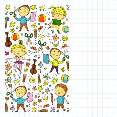 Yaratıcı çocuklar dans ediyor, şarkı söylüyor, futbol oynuyor, gitar çalıyor, keman çalıyor, kağıttan modeller yapıyor. Kare defter üzerine çizim yapılıyor.