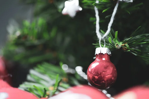 Yukarıdan aşağı onlara Aralık tarihleri ile advent tatlı sahiplerinin görünümü.