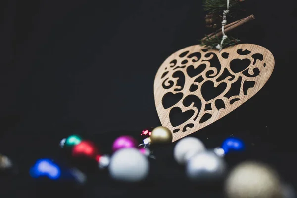Baubles Árvore Natal Coração Rústico Com Espaço Cópia — Fotografia de Stock