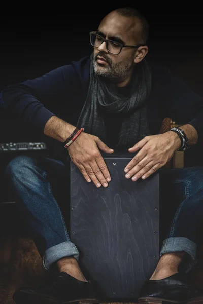 Tabla ve Cajon - Hint ve Perulu davul füzyon perküsyon müzik yapmak için kullanılan.