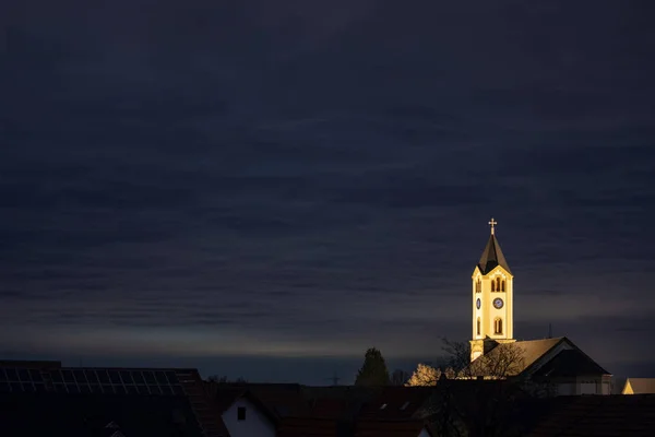 Alte kirche - nachts in frankenthal - moersch deutschland — Stockfoto