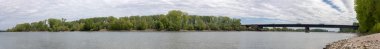 Almanya'da Ludwigshafen vadisinden geçen Rhein Nehri