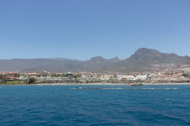 Costa Adeje, Tenerife El Duque plajının güzel kıyı görünümü