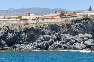 Tenerife adasının kayalık kıyısı 