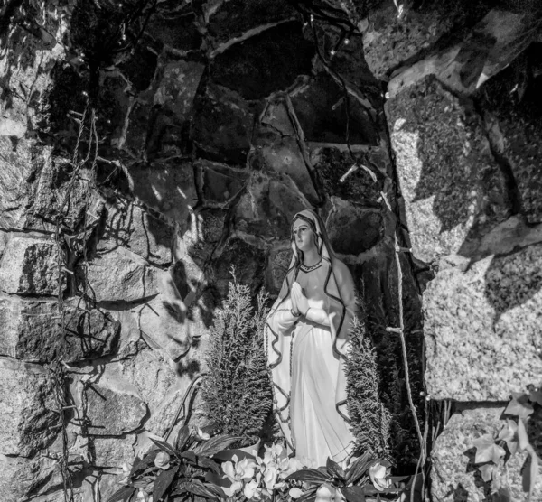 Saint Mary Sculpture Outdoor Chappell Catholic Place Asking Praying Church — Stock Photo, Image