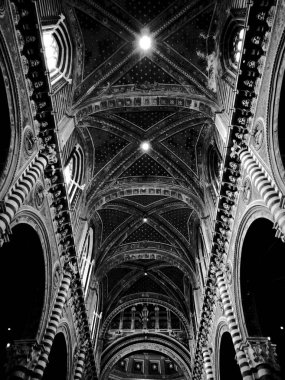 Güzel İtalyan dini mimarisi. Duomo di Siena. İtalya, Siena 'daki Ortaçağ Kilisesi.
