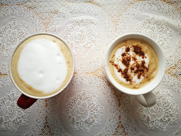 Duas Xícaras Com Café Saboroso Uma Com Canela — Fotografia de Stock