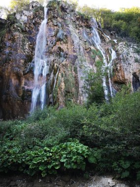 Plitvice Gölü Ulusal Parkı Hırvatistan. Renkli sanatsal görünüm..