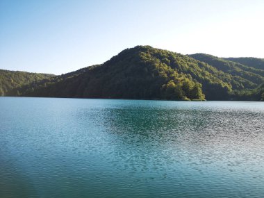 Plitvice Gölü Ulusal Parkı Hırvatistan. Renkli sanatsal görünüm..