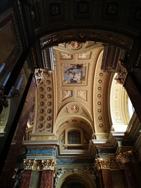 美丽的内部圣斯蒂芬天主教大教堂 匈牙利布达佩斯 色彩艳丽 — 图库照片