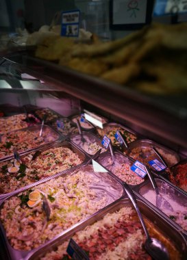 Deniz ürünleri. Klasik canlı renklerde sanatsal görünüş.