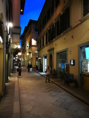 Etrafı gezen güzel Floransa, güzel bir tarihi mimari arayın. Floransa, İtalya.