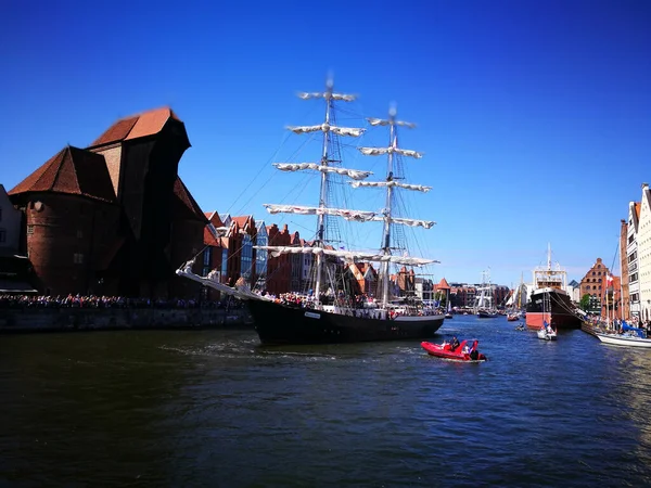 Sommartid Hansans Historiska Stad Gdansk Parad Segelfartyg Och Yachter Segla — Stockfoto