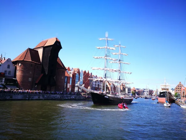 Sommartid Hansans Historiska Stad Gdansk Parad Segelfartyg Och Yachter Segla — Stockfoto