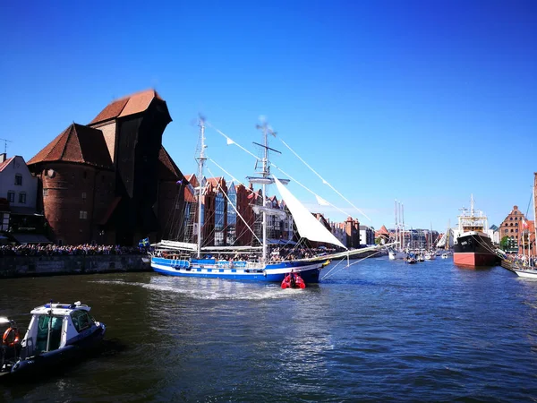 Sommartid Hansans Historiska Stad Gdansk Parad Segelfartyg Och Yachter Segla — Stockfoto