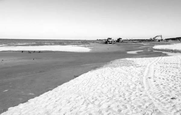 Silting Működik Strand Területén Művészi Megjelenés Fekete Fehérben — Stock Fotó