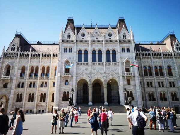 匈牙利布达佩斯 游览美丽的匈牙利国会城色彩艳丽 — 图库照片