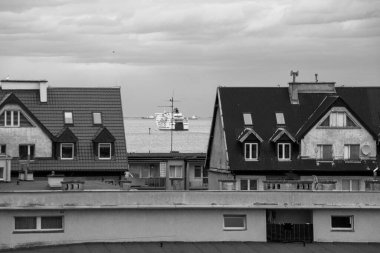 Taşıyıcı. Baltık Denizi. Gdansk Körfezi. İskeleye gemi girişi. Gdansk Brzezno, Polonya.