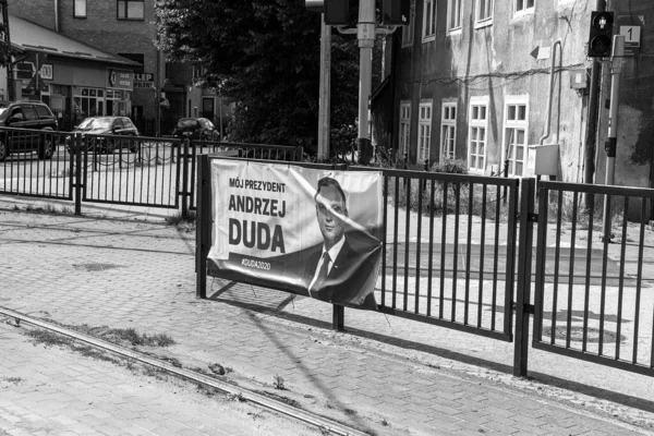 選挙運動の時間 ポーランドは彼らの国の大統領を選択します グダニスク ポーランド 候補者のポスター 黒と白の芸術的な外観 — ストック写真