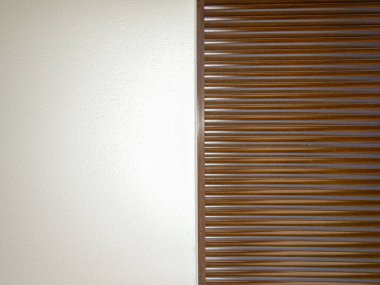 Modern banyo, renkli sanatsal görünüş.