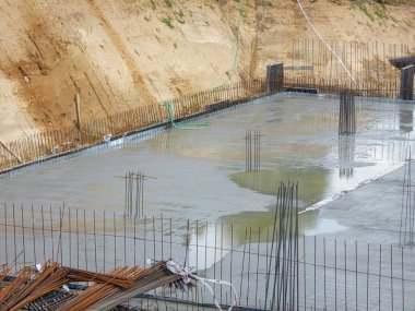 İnşaat işyeri. Renkli sanatsal görünüş. Yeni apartman.