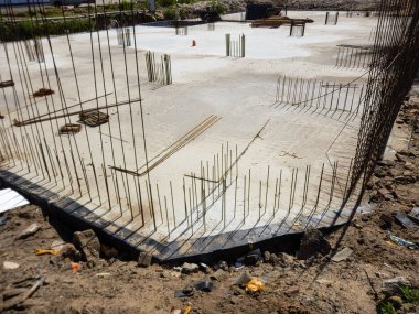 İnşaat işyeri. Renkli sanatsal görünüş. Yeni apartman.