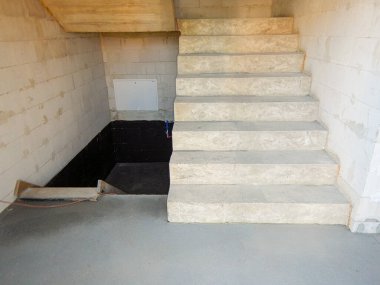 Merdivenler. Mimari detay. Renkli sanatsal görünüm.