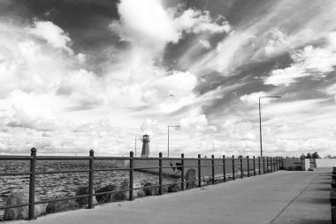 Gdansk limanındaki deniz feneri, Gdansk Körfezi, Baltık Denizi, Polonya.